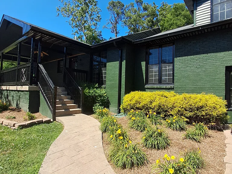568 Valleywood Dr — Photo 1