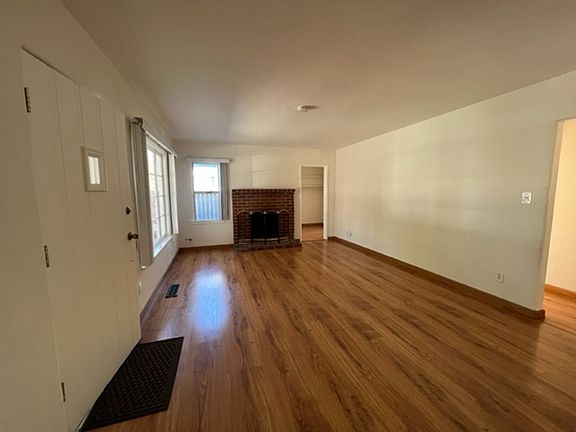 3rd image of 299 Mariposa Ave