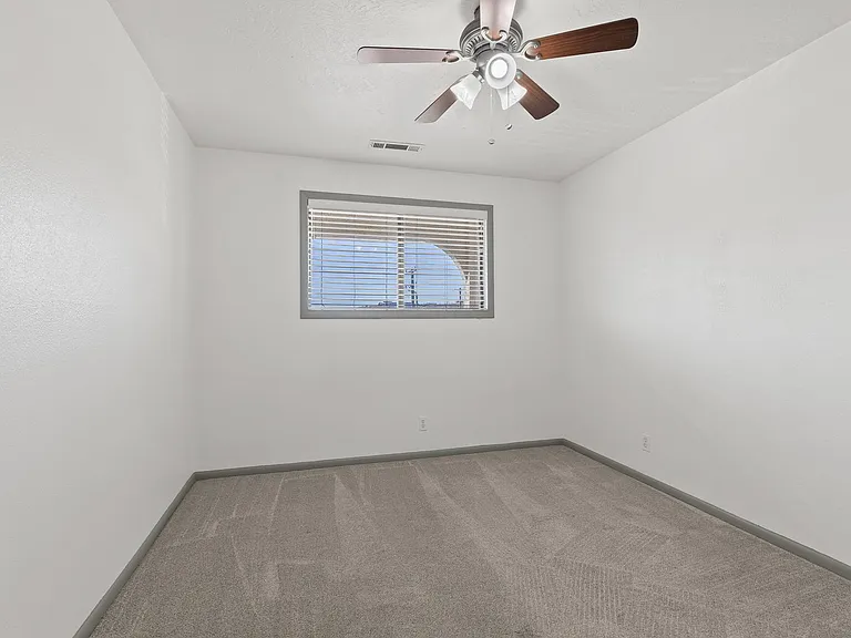 141 N 200 W — Photo 22