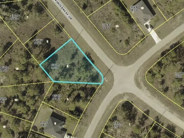 601 Windermere Dr, Lehigh Acres, FL 33972