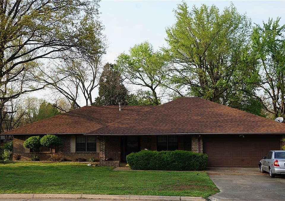 1st image of 807 Lisa Ln