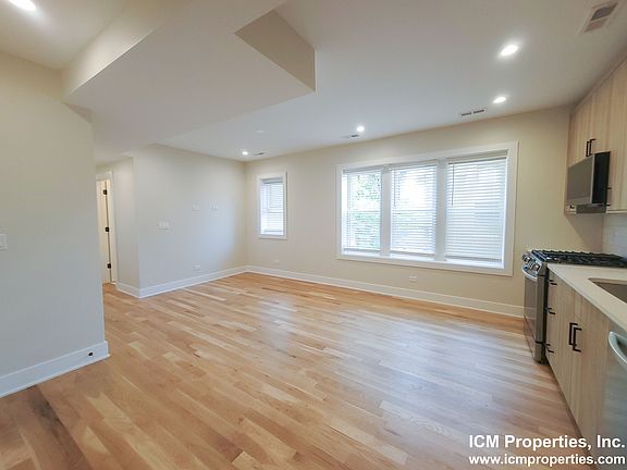 2nd image of 2016 W Ainslie St #3