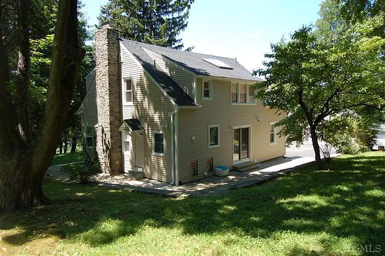 80 Hawkes Ave — Photo 14