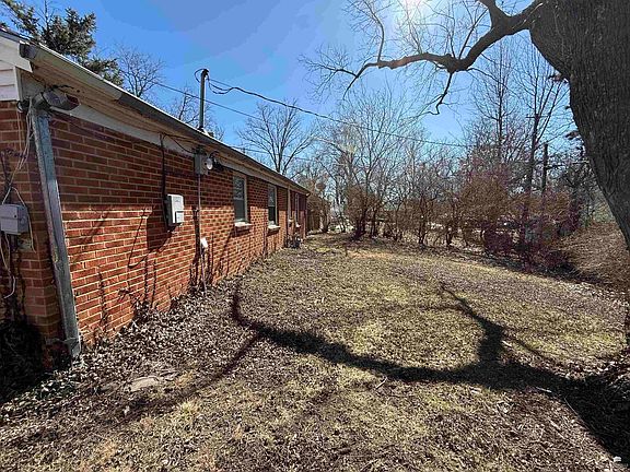 3rd image of 1507 Campus Rd