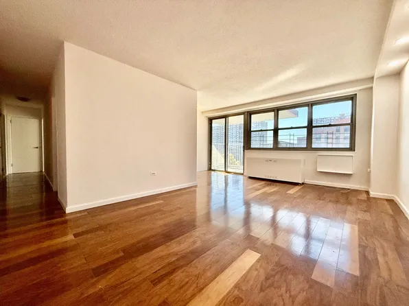 875 Boynton Avenue image 3 of 8