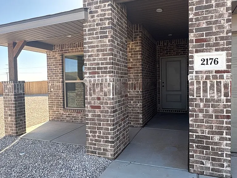 2176 Langford Ave — Photo 2