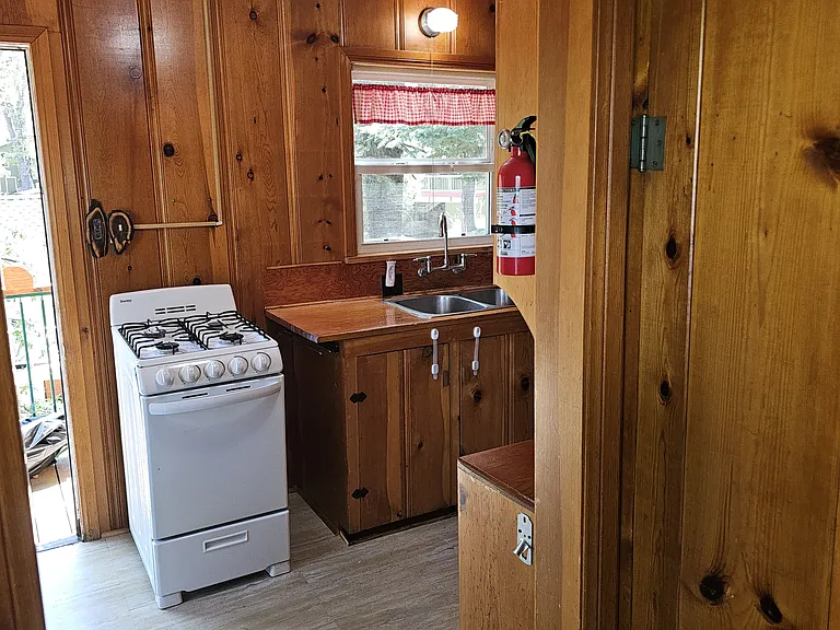 682 Cedar Ln — Photo 18