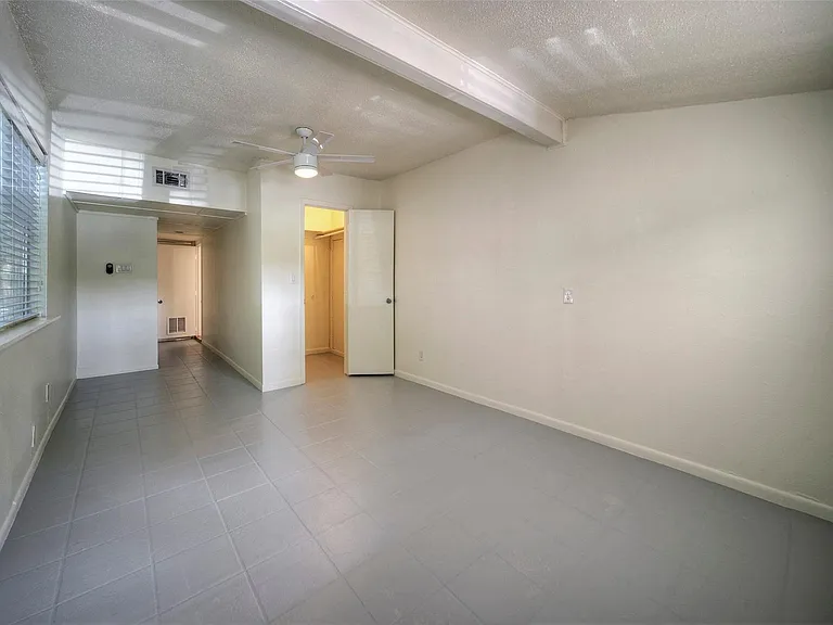 1803 Pearl St — Photo 17