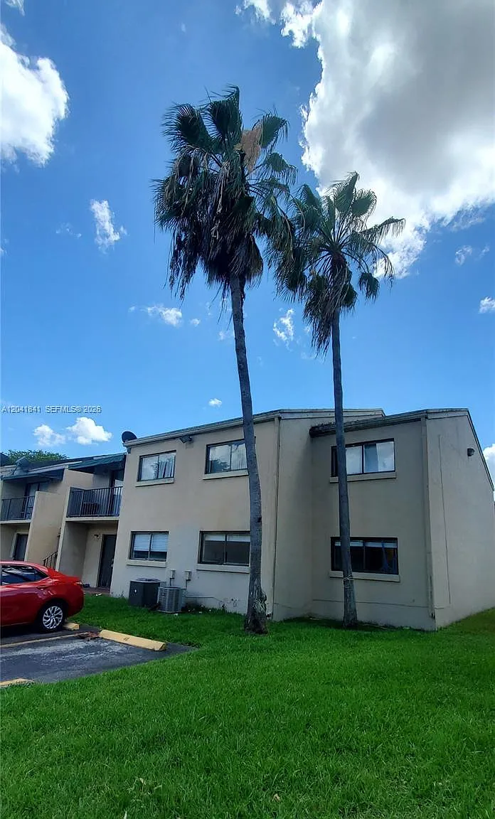 Magnolia Lane Condo — Photo 1