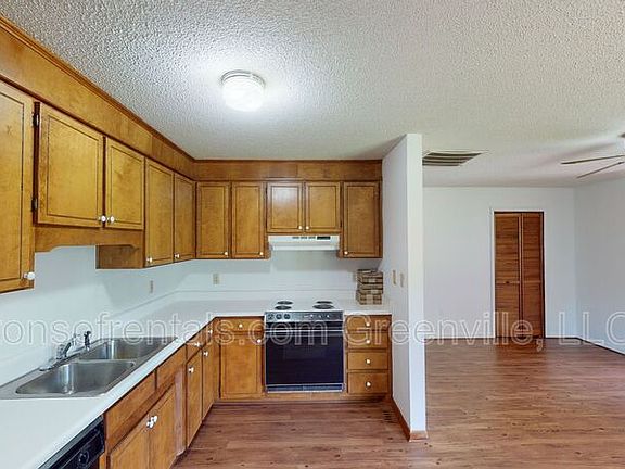 5th image of 121 Lacey Ln