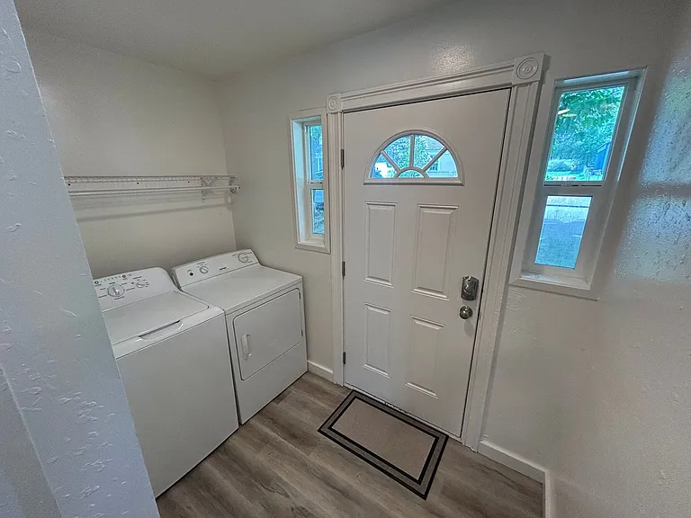 3112 W South Loop Ave — Photo 2