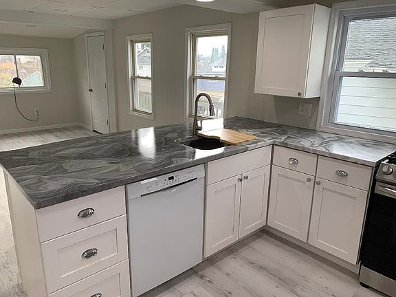 2nd image of 718 Buena Vista Ave