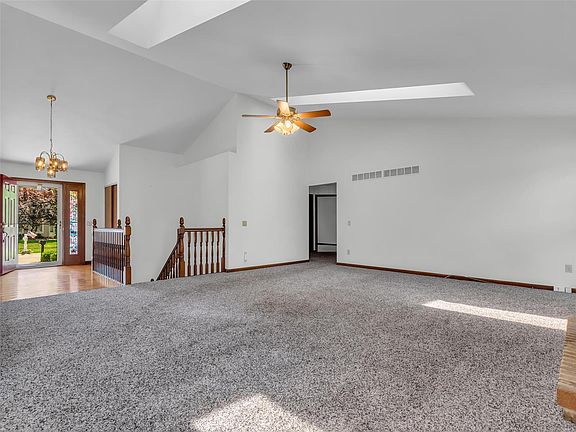 5th image of 15503 Chaste St