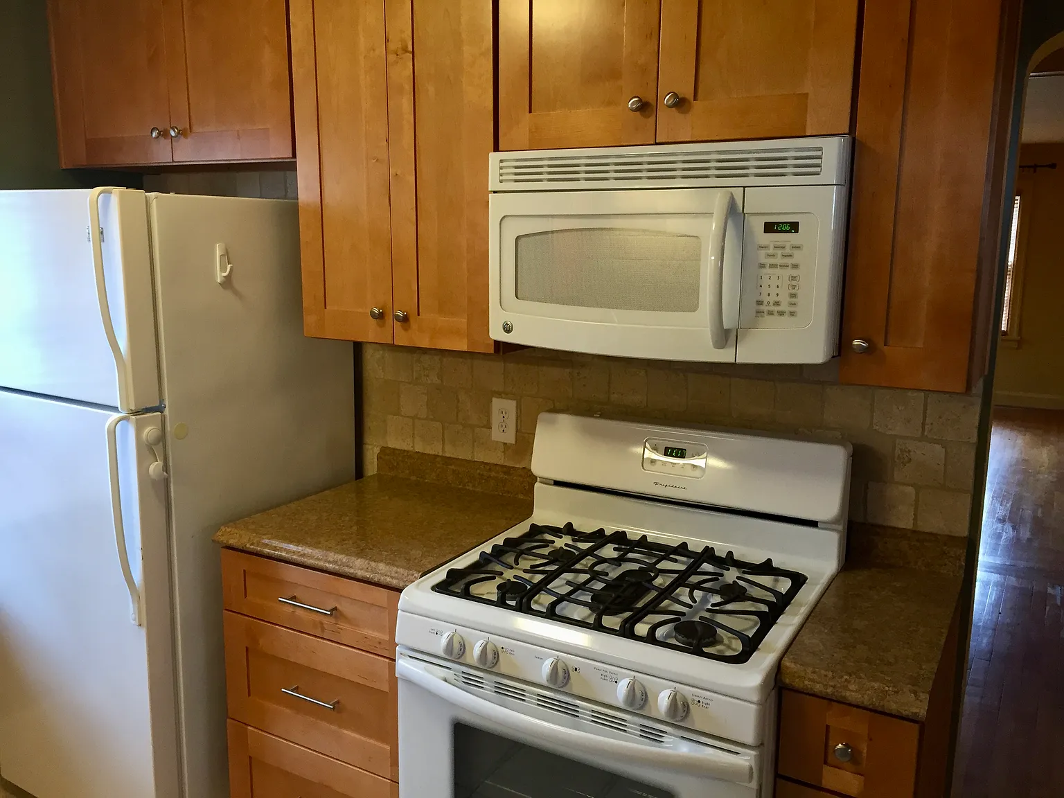 2 bed, 1.5 bath, 1100 sqft, $2,350 — Photo 3