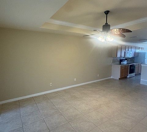 5th image of 722 SW 35th St