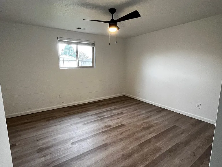 254 N 700 W — Photo 16