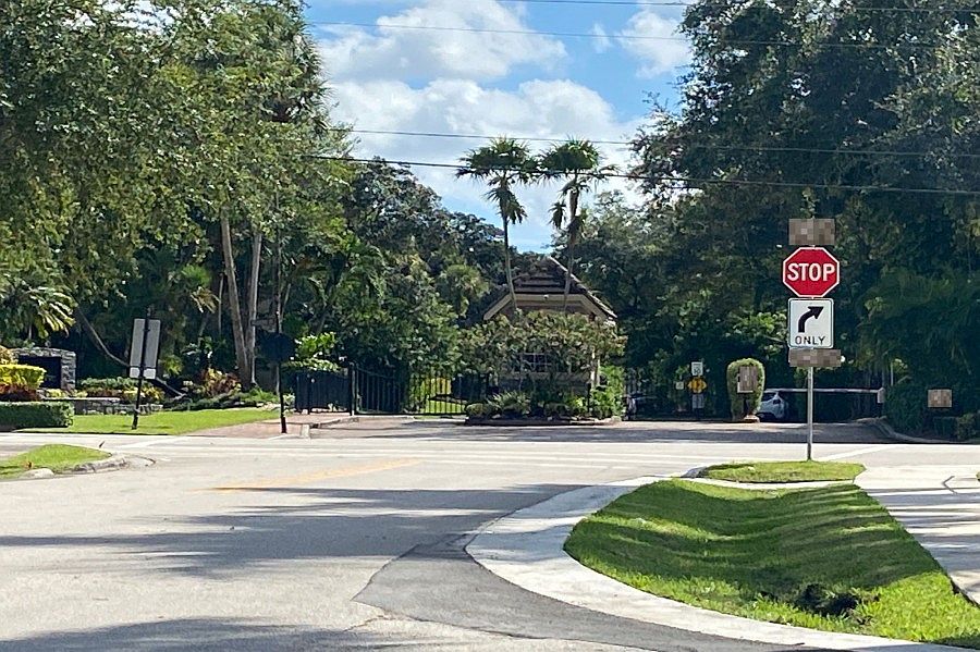 1st image of 7577 Parkview Way