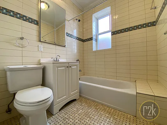 Rented by Realty 2000 Corp | media 32