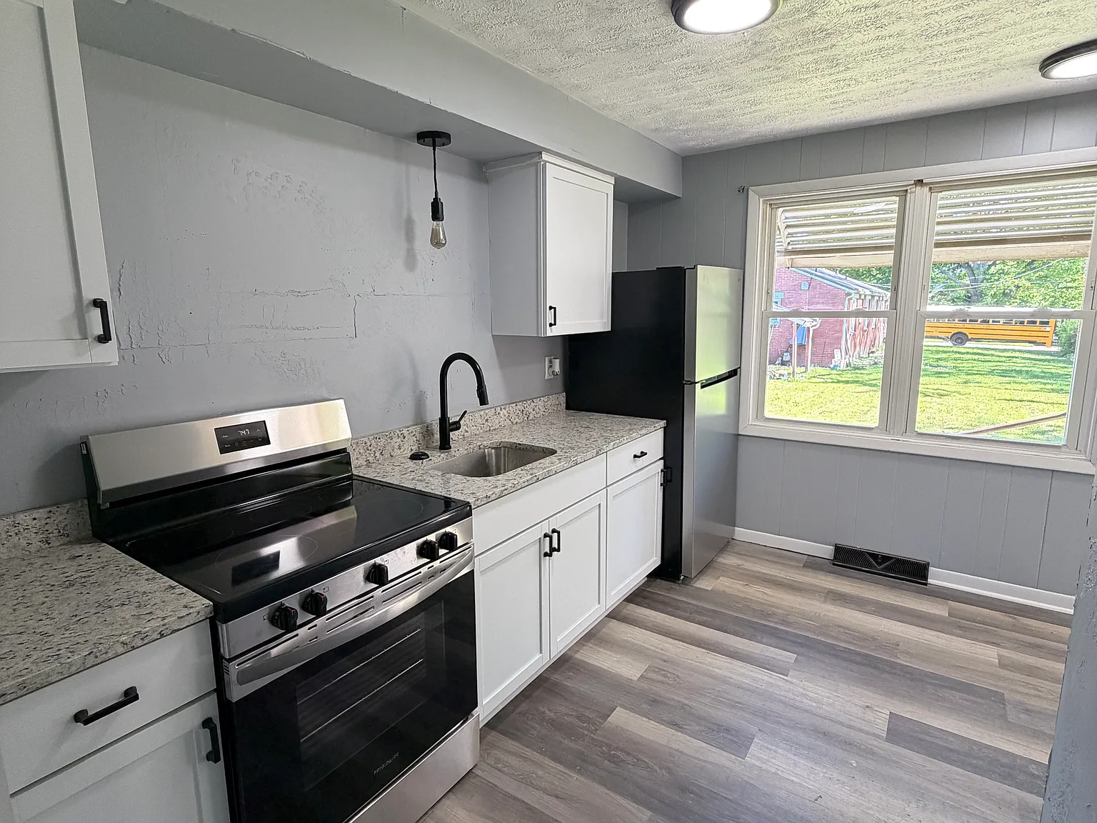 2 bed, 775 sqft, $895 — Photo 2