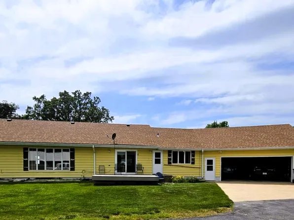 408 W Kline St, Shickley, NE 68436