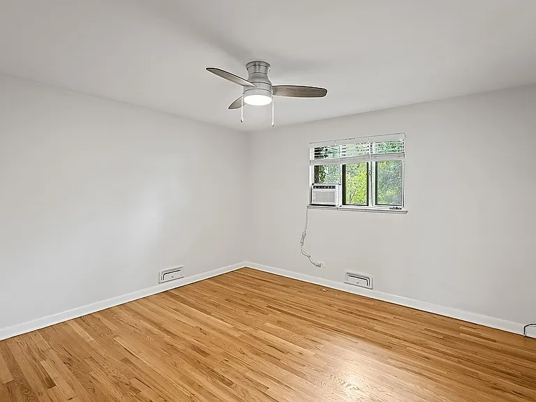 560 N Garfield St — Photo 14