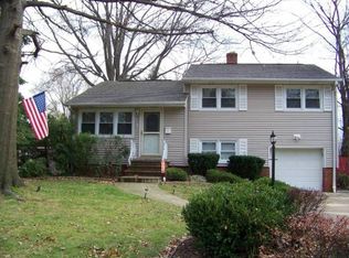 11147 Stoneham Rd, Parma Heights, OH 44130