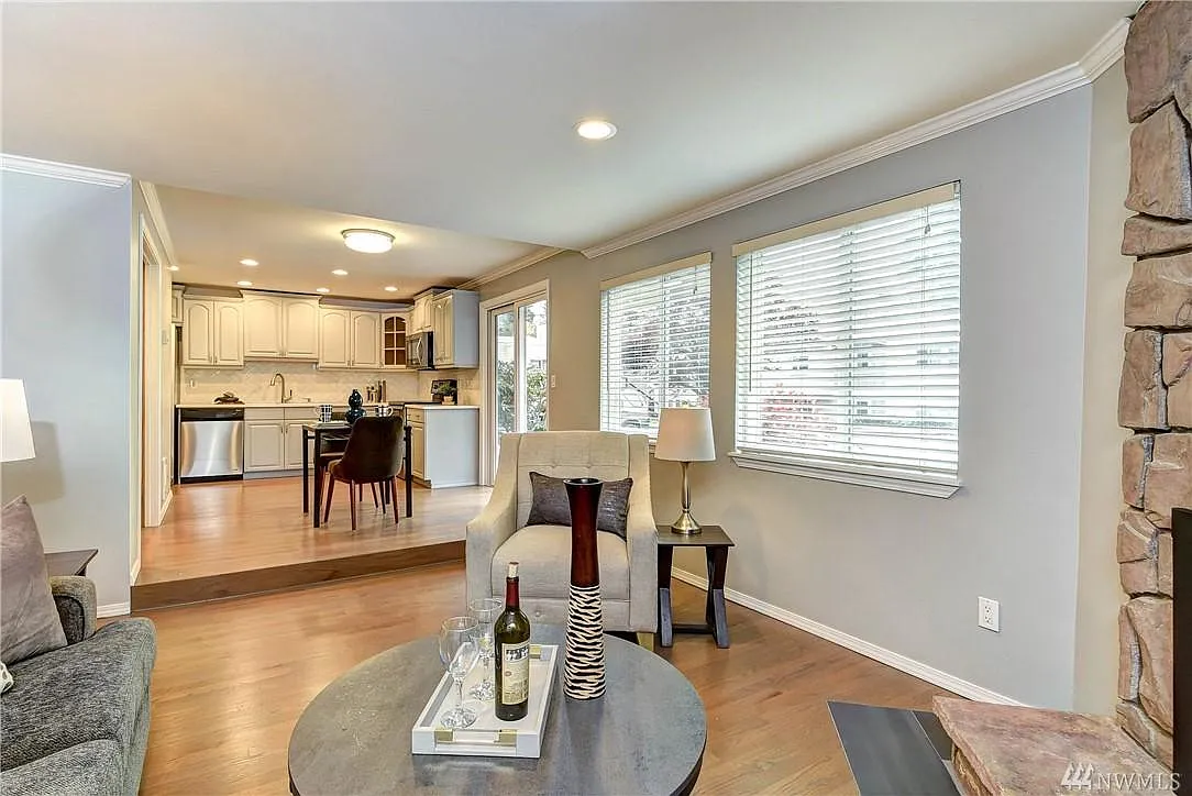 1 bed, 1.5 bath, 887 sqft, $2,050 — Photo 3