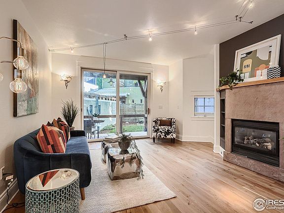 4th image of 1012 Katy Ln