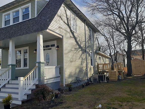 5th image of 1501 Leckie St