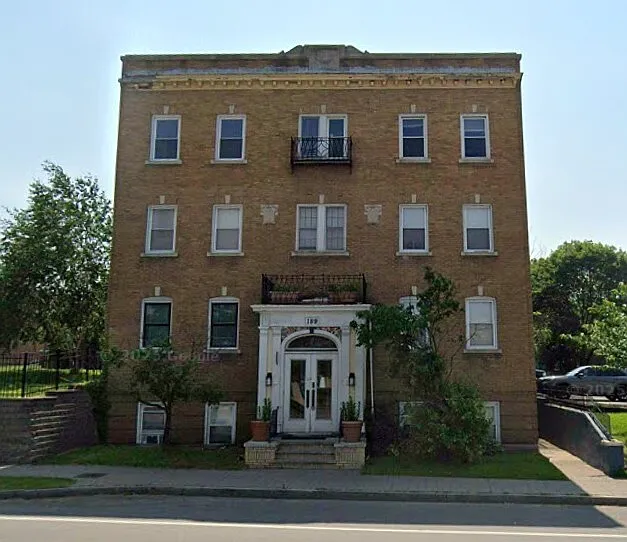 189 Lake Ave — Photo 1