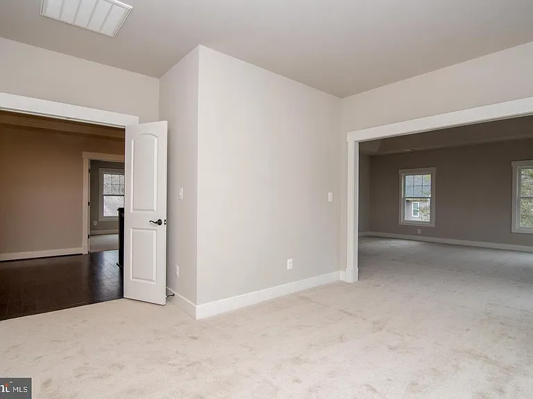 6928 Regent Ln — Photo 49