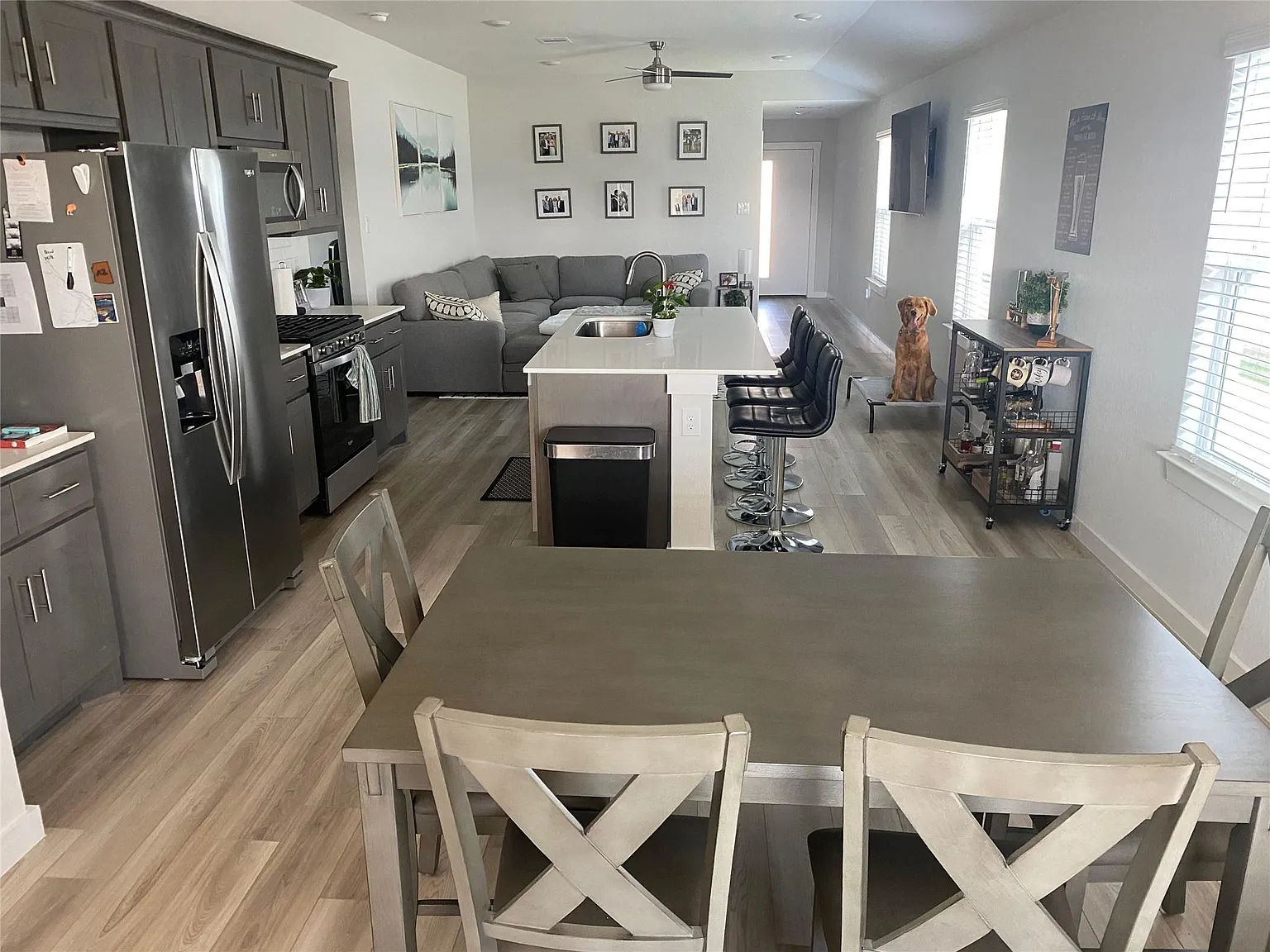 3 bed, 2.0 bath, 1345 sqft, $2,200 — Photo 3