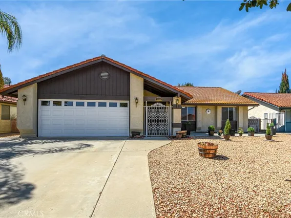 2115 Flame Tree Way, Hemet, CA 92545