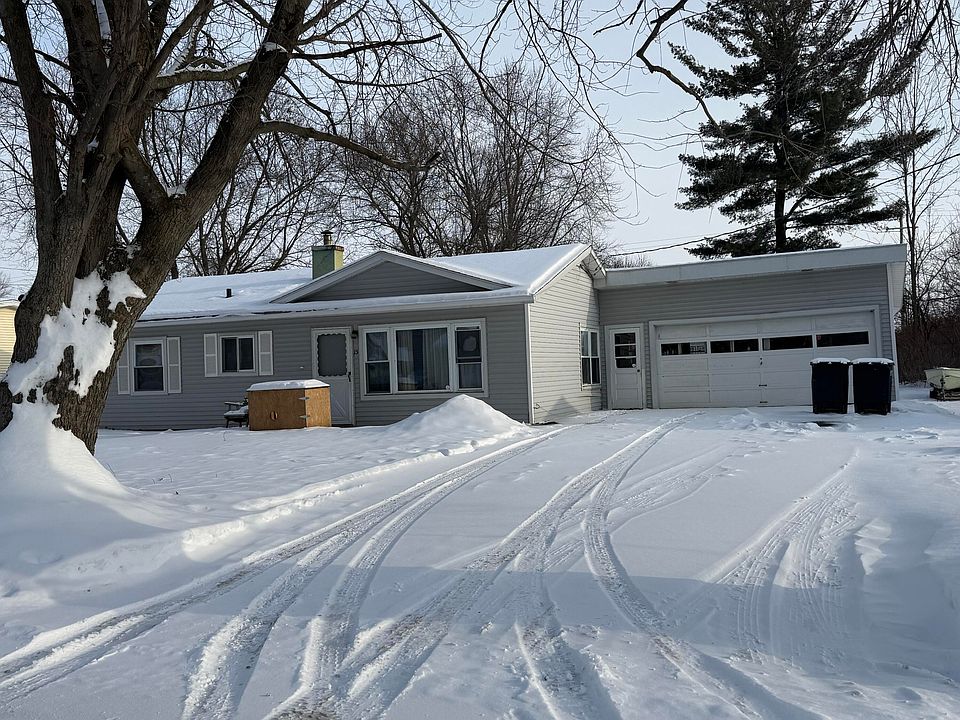 2nd image of 15 Mohican Ln
