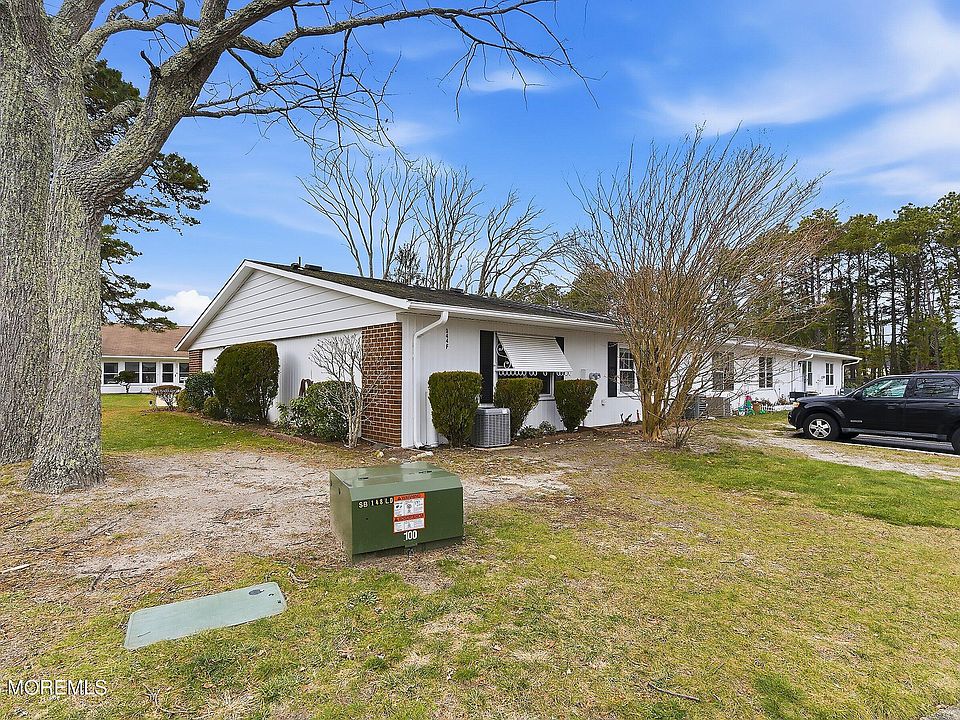 1st image of 944F Aberdeen Drive