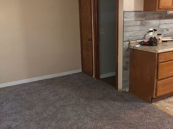 4th image of 654 Stryker Ave #2