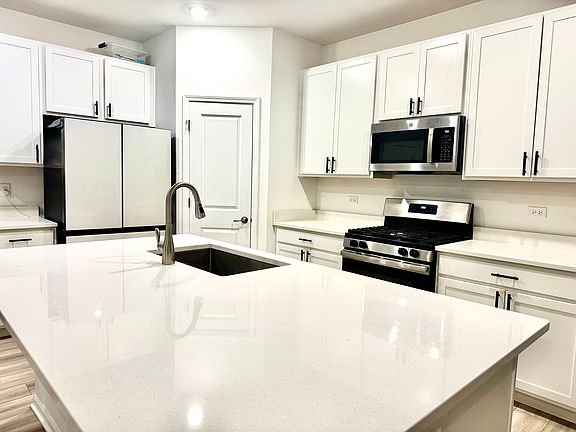 3rd image of 2703 Fieldcrest Dr
