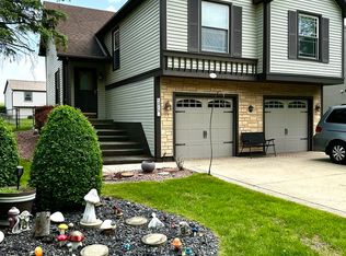 215 N Oltendorf Rd, Streamwood, IL 60107