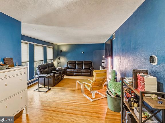 3rd image of 5 Sunset Dr