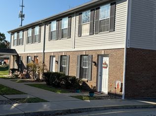 302 E 1st St APT 8, Waterloo, IL 62298