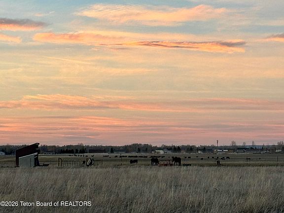 5th image of 924 Peak View Estates Rd