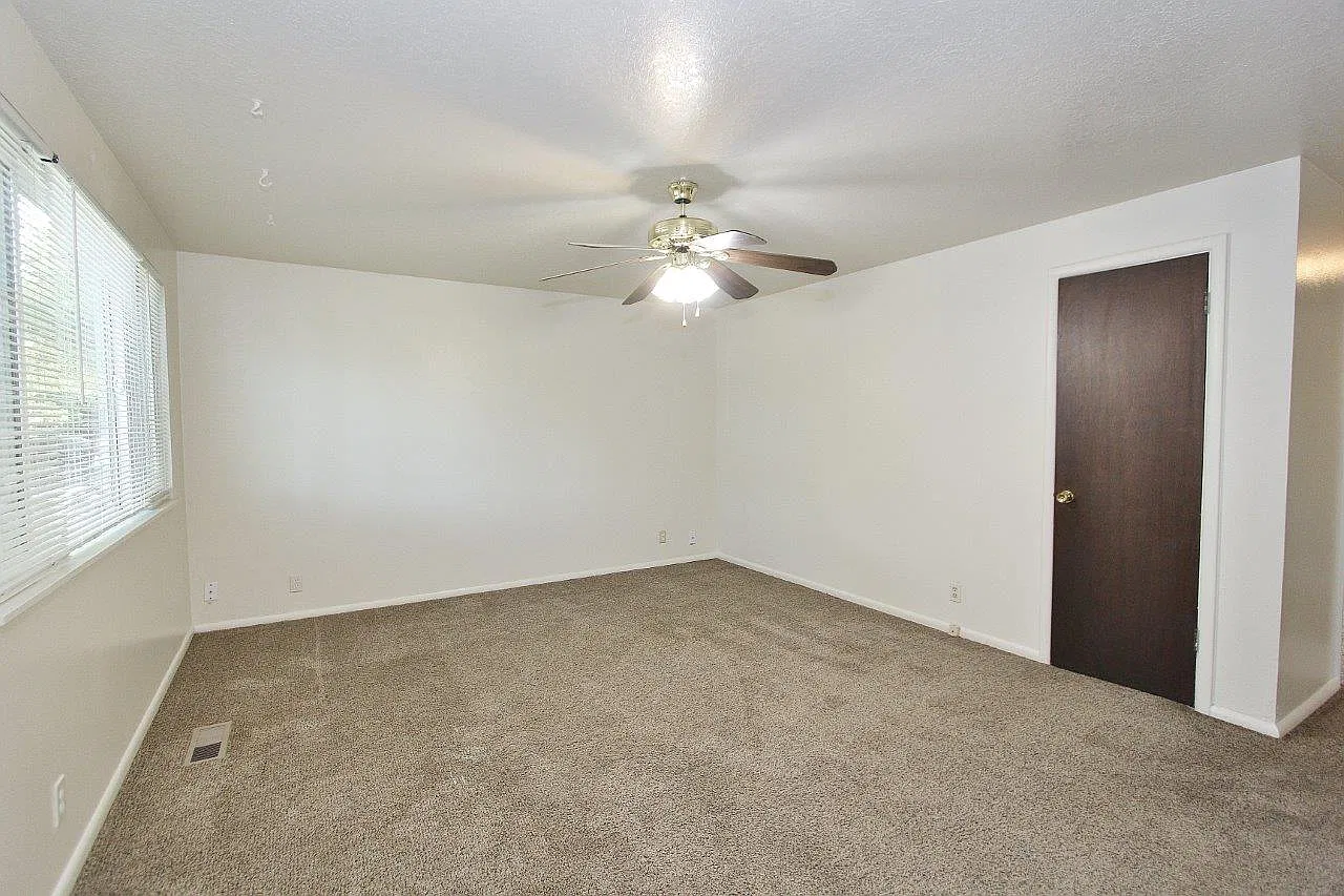 3 bed, 988 sqft, $1,850 — Photo 4