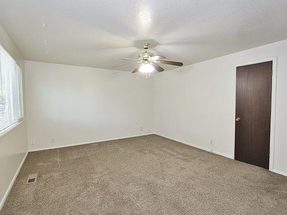 4th image of 117 Erickson Ave