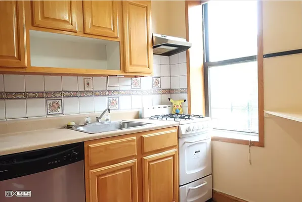 Rented by Dyer Estate Mgmt | media 12