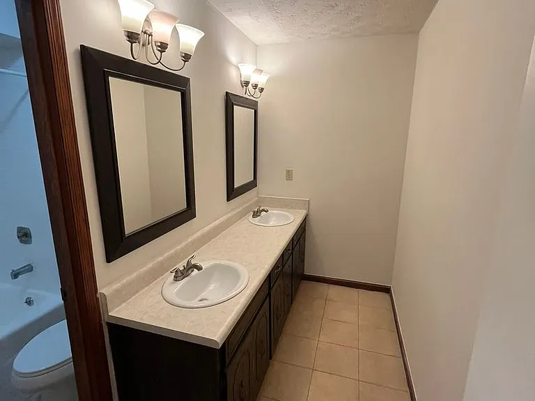 3911 Curry St — Photo 32