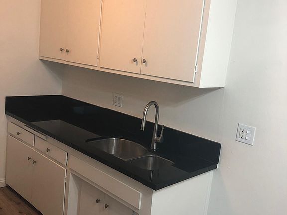 3rd image of 4615 E Broadway APT 3