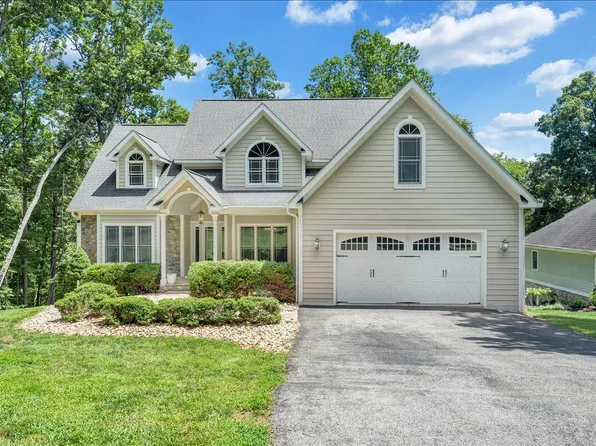 235 Waverly Ln, Moneta, VA 24121