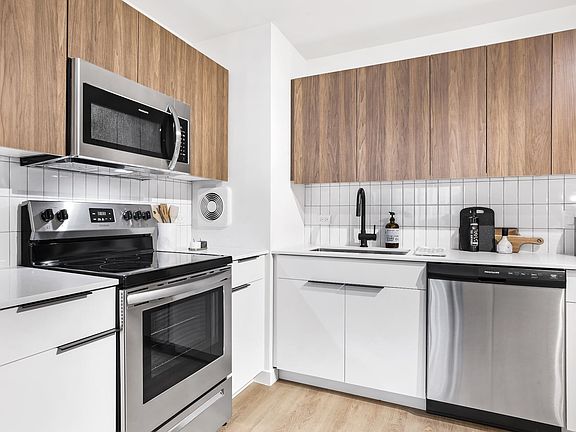3rd image of 1250 N La Salle Dr #7hjm9mx4k