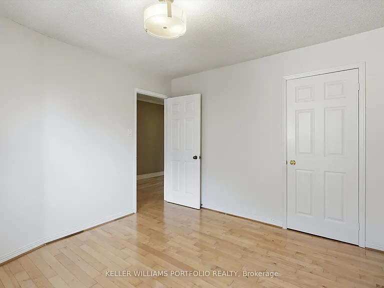 73 Jessica Gdns — Photo 24