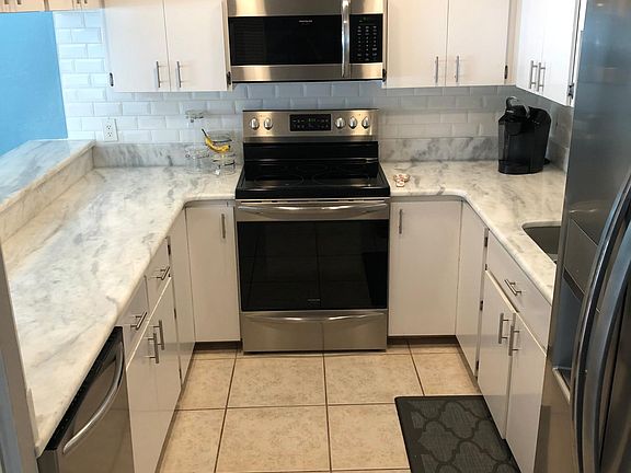 3rd image of 7083 Sunset Dr